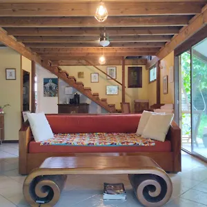  Homestay Tema'e House